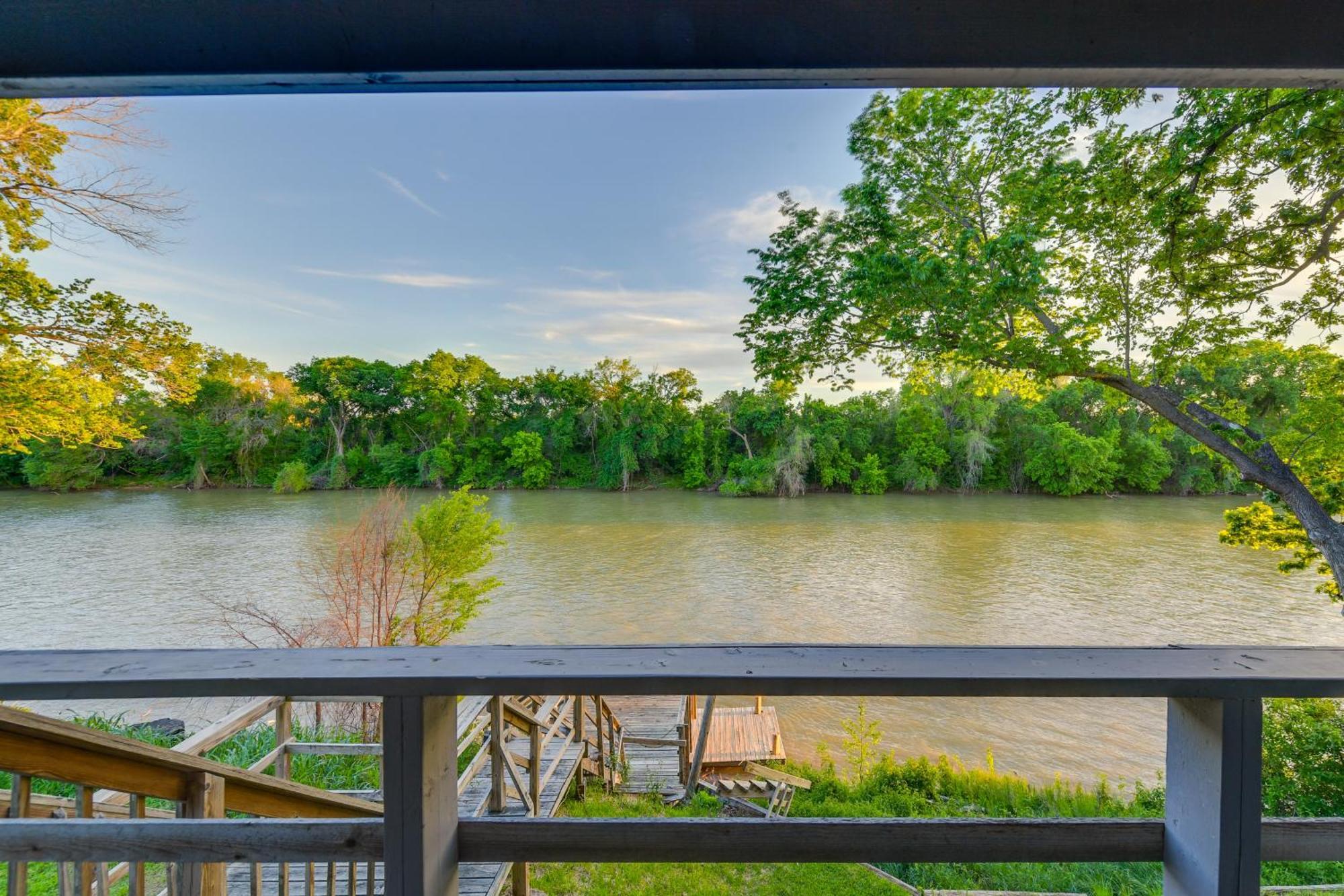 Appartamento Rustic River Cabin With Dock And Covered Deck! Waco Esterno foto