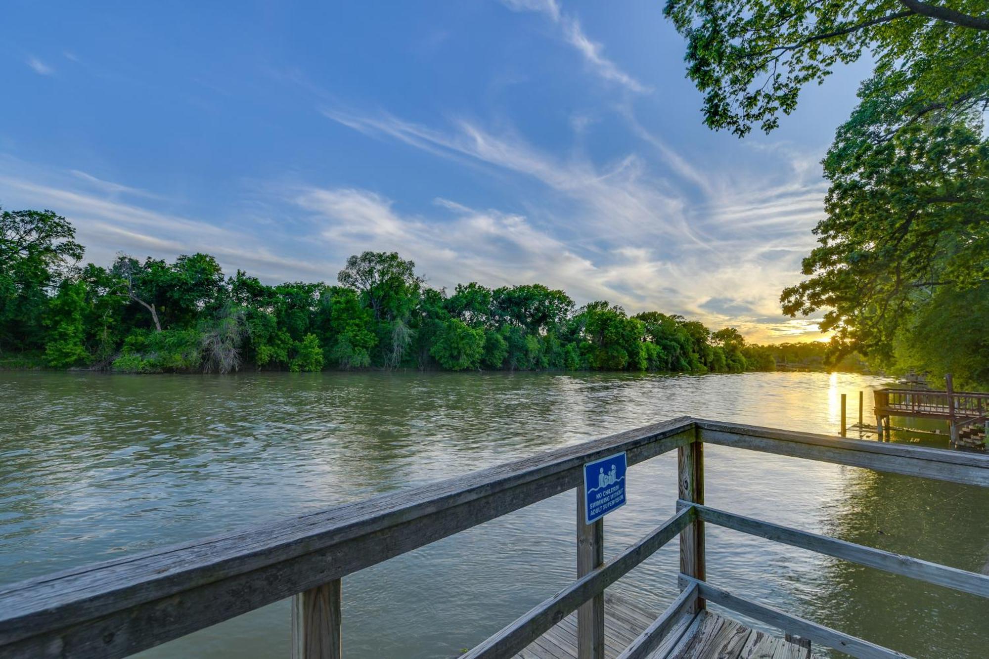 Appartamento Rustic River Cabin With Dock And Covered Deck! Waco Esterno foto