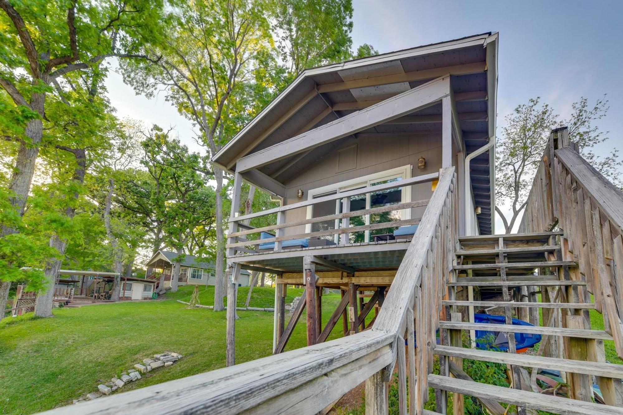 Appartamento Rustic River Cabin With Dock And Covered Deck! Waco Esterno foto