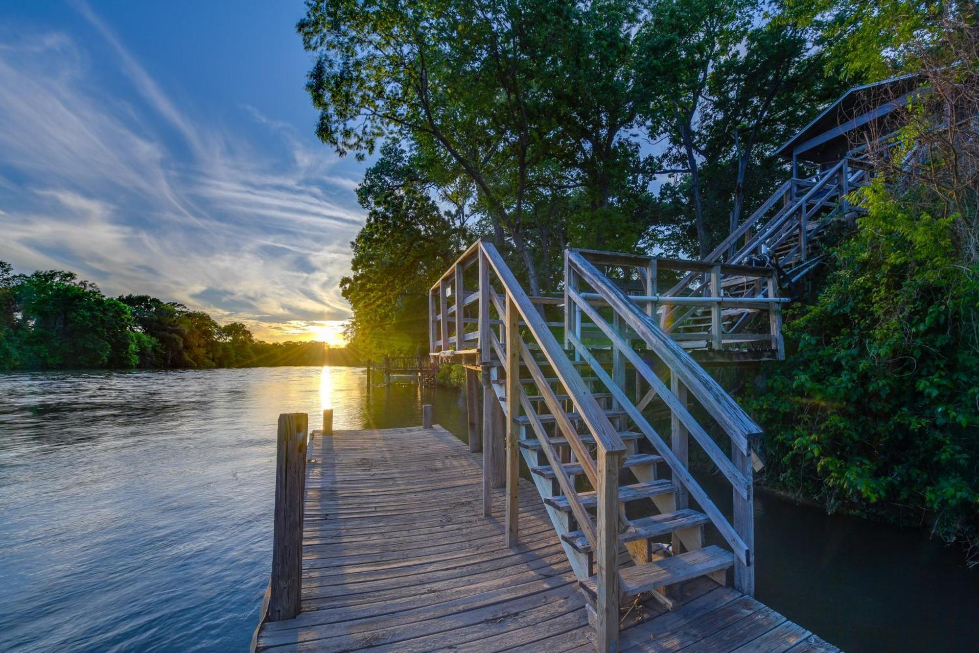 Appartamento Rustic River Cabin With Dock And Covered Deck! Waco Esterno foto